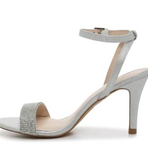 Halston silver metallic party sandels